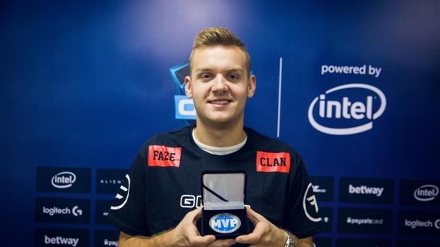 sheer ：第一次上场打LPL很紧张，赢下来很兴奋